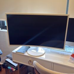 32" Samsung Curved LED Monitor - High Glossy White