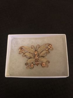 BEAUTIFUL BUTTERFLY BROOCH