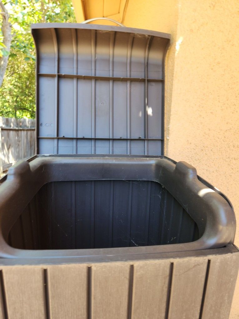 Costco Outdoor Garbage for Sale in Sacramento, CA OfferUp