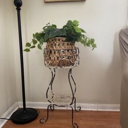 Chippy Vintage Plant Stand 