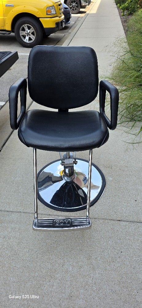 Ags Salon Chair