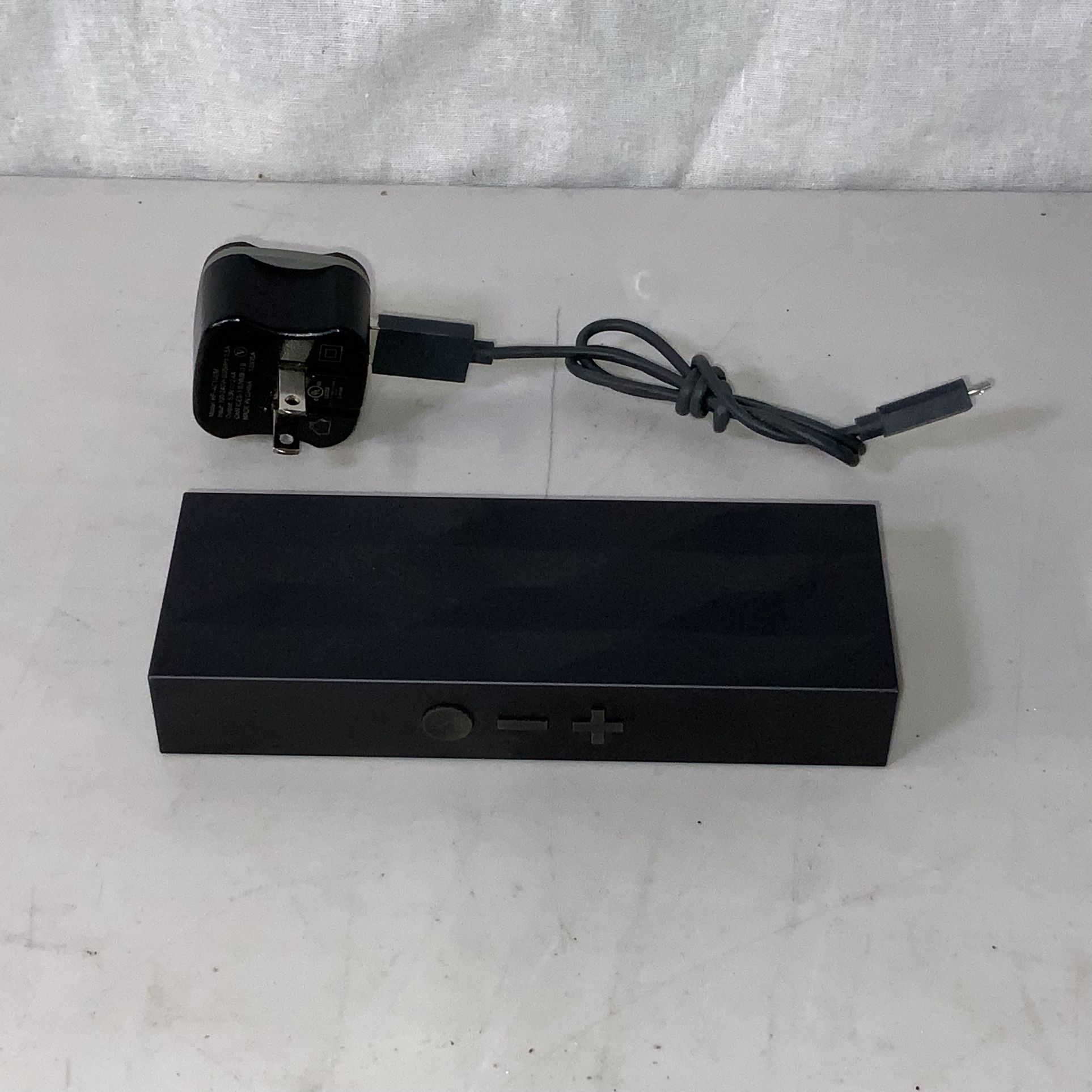 Jawbone Mini Jam box Black Portable Bluetooth Speaker, Up To 10 Hours Of Music Play, J2013, Comes With Charger, Tested And Working