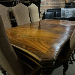 Solid Wood Expandable Table - Like New