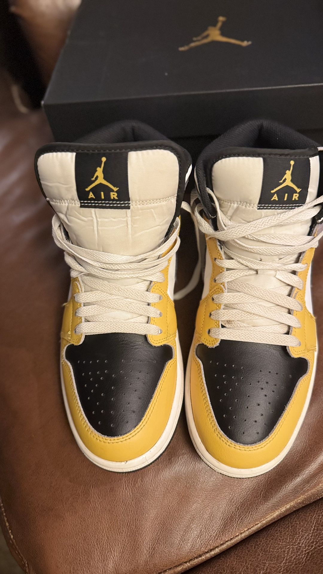 Air Jordan 1 Mid (DQ8426-701, Yellow Ochre/White/Yellow Ochre/Black)