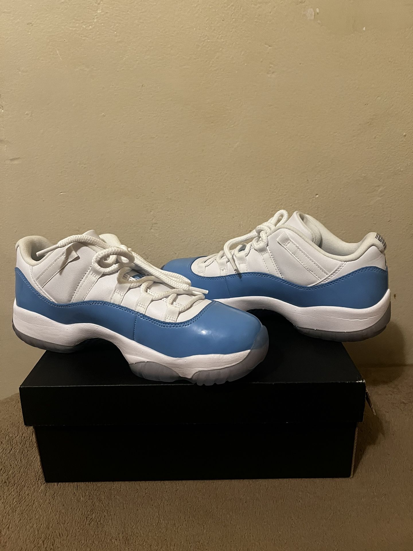 Jordan 11 Retro Low University Blue