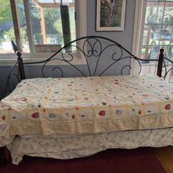 Trundle Bed Twin/King