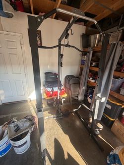 Lat pulldown machine