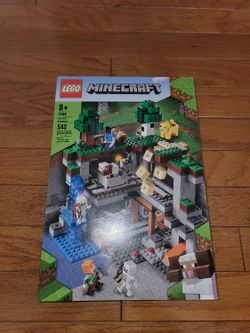 LEGO 21169 Minecraft The First Adventure NIB MINT