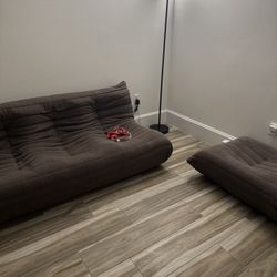 Intuition decor Caterpillar Couch And Ottoman 