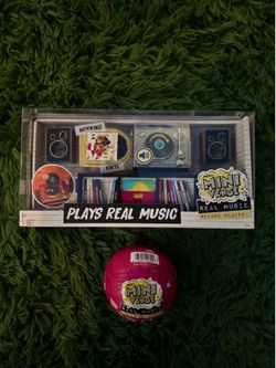 MGA’s Miniverse Real Music Record Player + Capsule