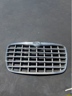 Chrysler 300 grill