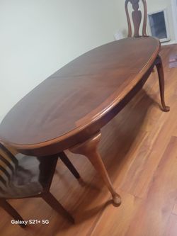 Queen Anne Oval Wood Dining Table