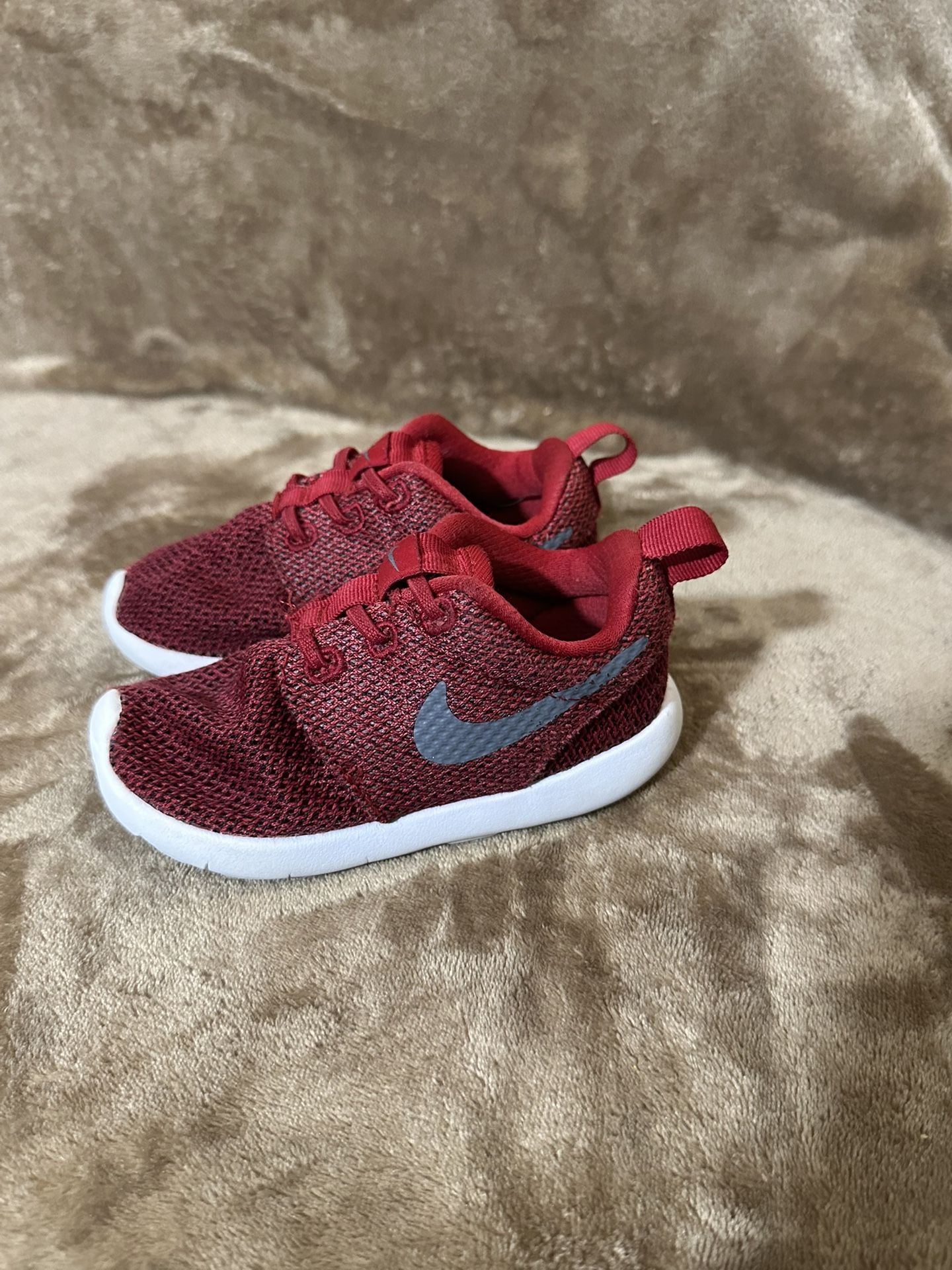 Nike Roshe One Kids Size 8c