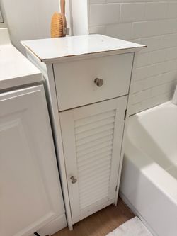 Bathroom storage cabinet