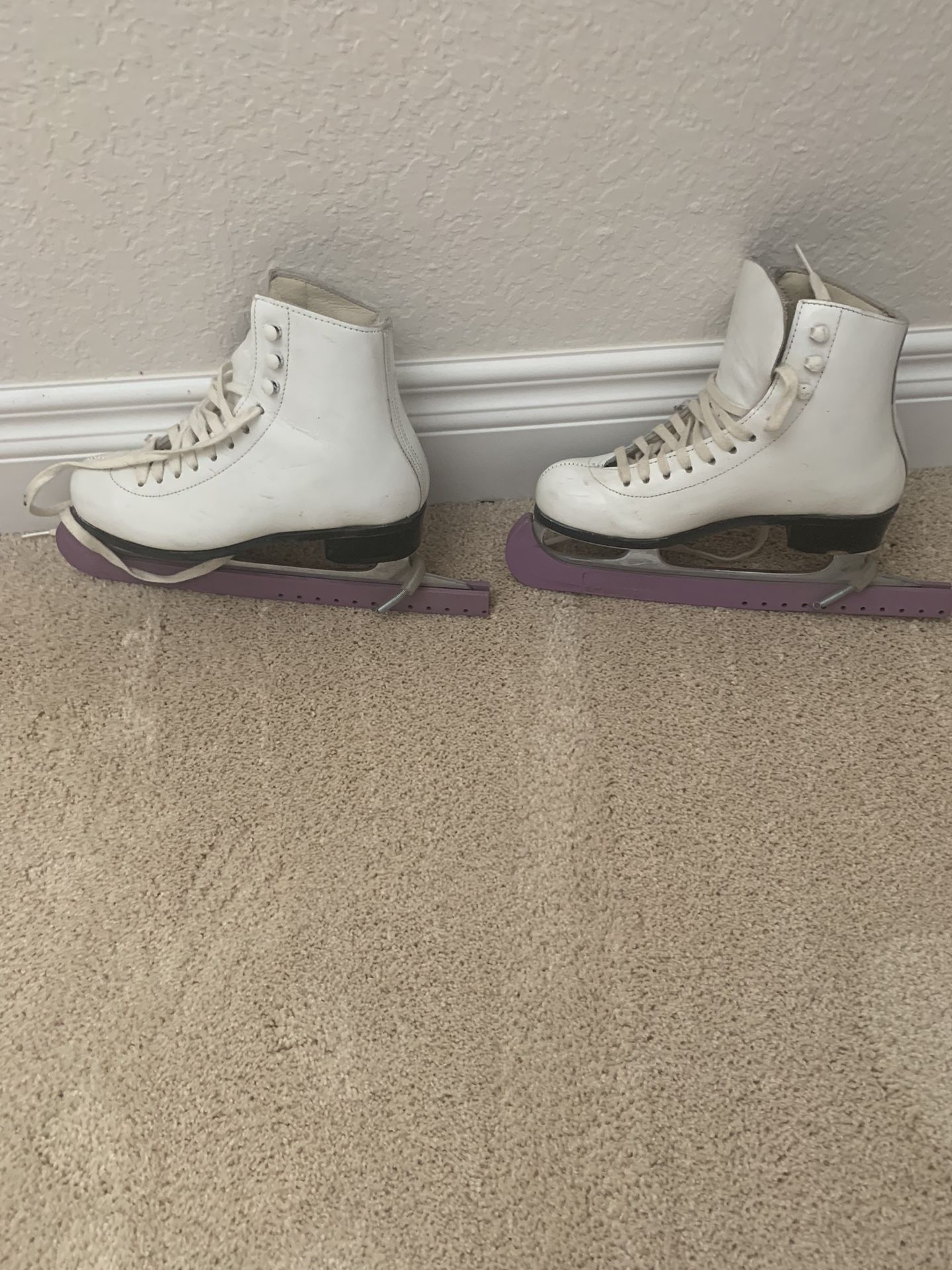 Girl’s Ice Skates