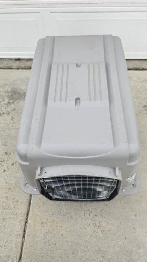 LARGE DOG KENNEL 34L X 23 W X 28H