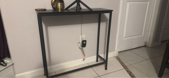 Small entryway console