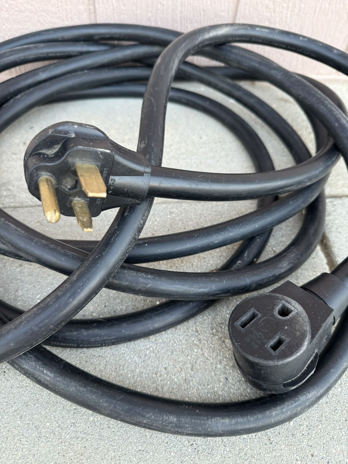 220 VOLTS EXTENSION CORD