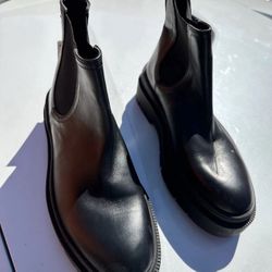 Zara Men’s Chelsea Boots 8