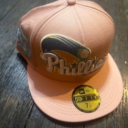 Brand new New era Pink Philadelphia Phillies 7 1/4 New