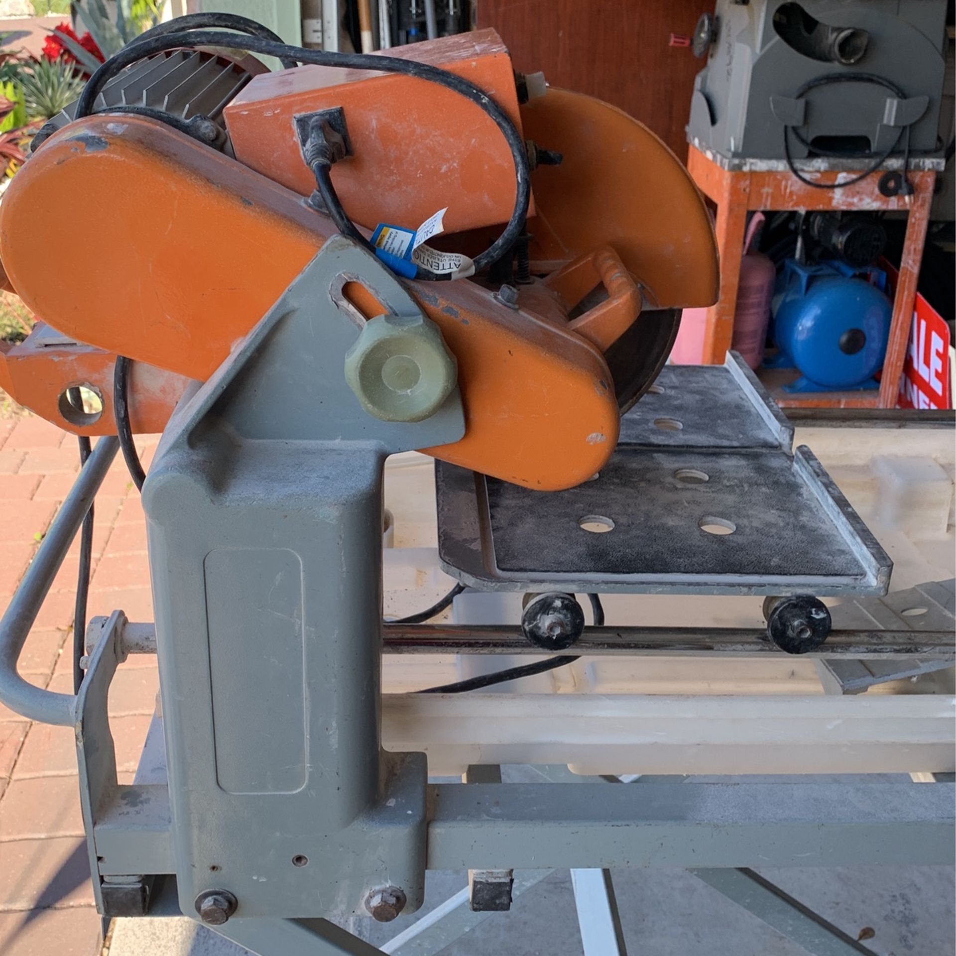 Tile Saw With Stand