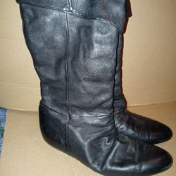 Womens Boots Leather And Suede Size 7.5 (2 Pair)