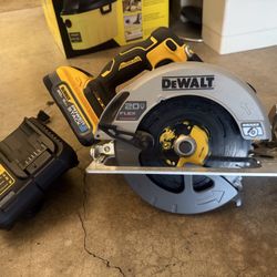Dewalt Flexvolt 60V 7 1/4 Circular Saw with 20V Battery