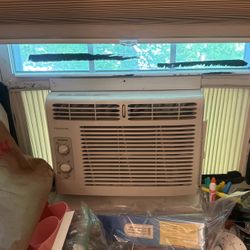 Fridgidaire Window AC