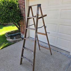 6 ft Wooden Step Ladder
