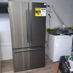 NEW OPEN BOX BOSCH BLACK STAINLESS 36" W COUNTER DEPTH FRENCH DR FRIDGE RETAIL $3900 WARRANTY INCLUDED