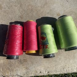 Hilo’s de costura. 3 $ each