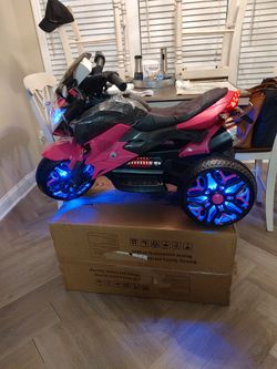 Kids Ride On Car With Bluetooth 3 Wheeler 