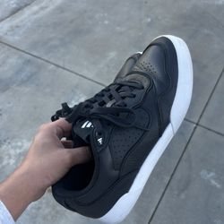 Adidas Mens golf shoes Size 9