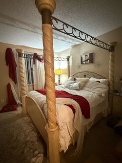 KING SIZE Bed w/ 2 matching bedside dressers
