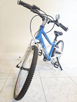 Woom 4 Bike Very lightly used.