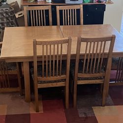 Bassett  Dining Set