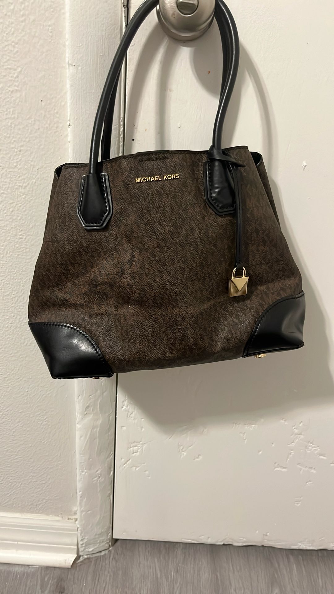 Micheal Kors Woman’s Purse