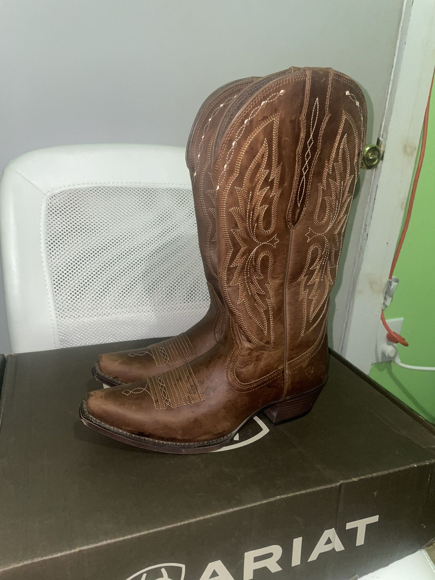 ARIAT WOMEN'S HERITAGE BOOTS SIZE 7 1/2