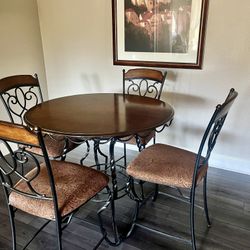 Dining Room Table & Chairs