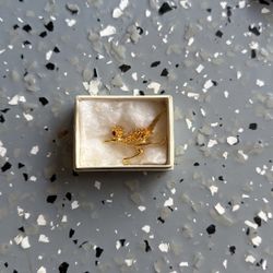 Vintage Gold Tone Roadrunner Southwestern Bird Red Stone Eye Brooch Pin 