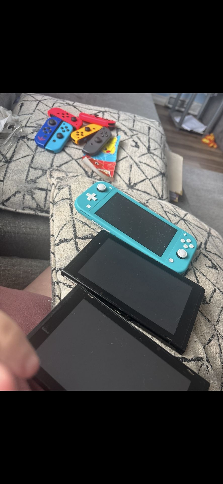 3 Nintendo Switches
