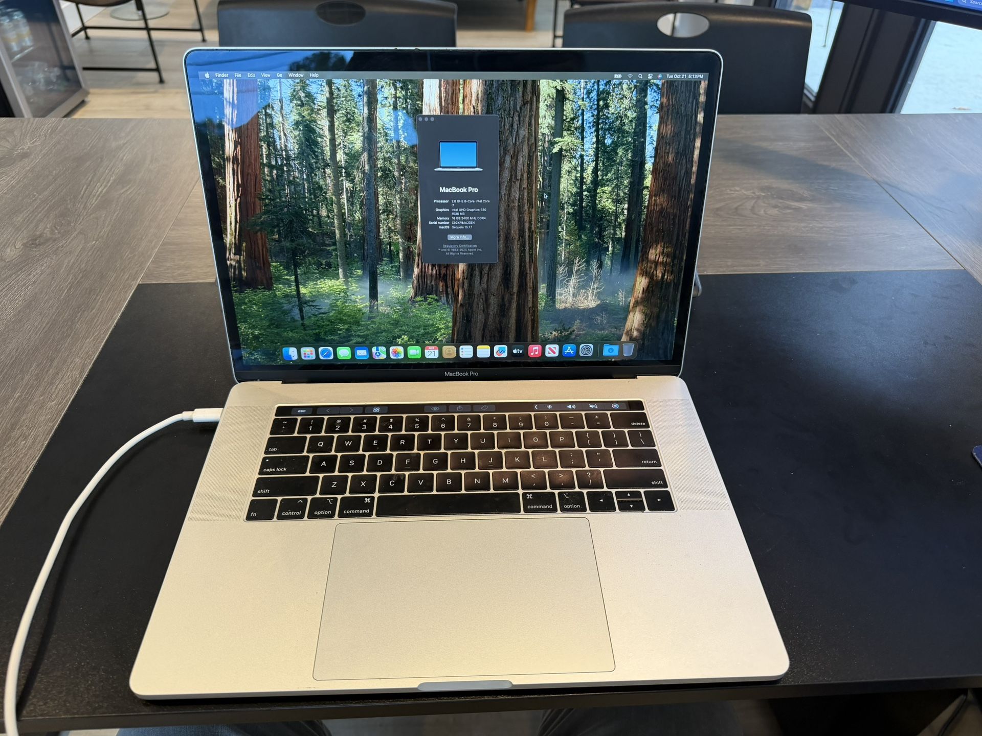 MacBook Pro 15.4 2018 inch 6- Intel Core i7 16GB Ram 512GB SSD