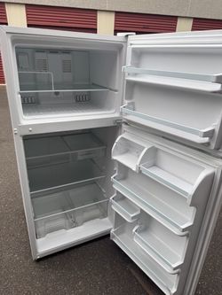 Whirlpool gloss white top freezer refrigerator