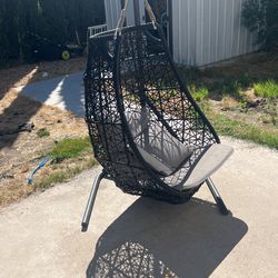   Swinging Hanging Chair 