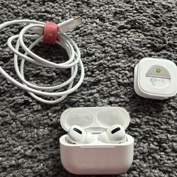 Apple AirPod Pro (1 Generation) with Charging Case