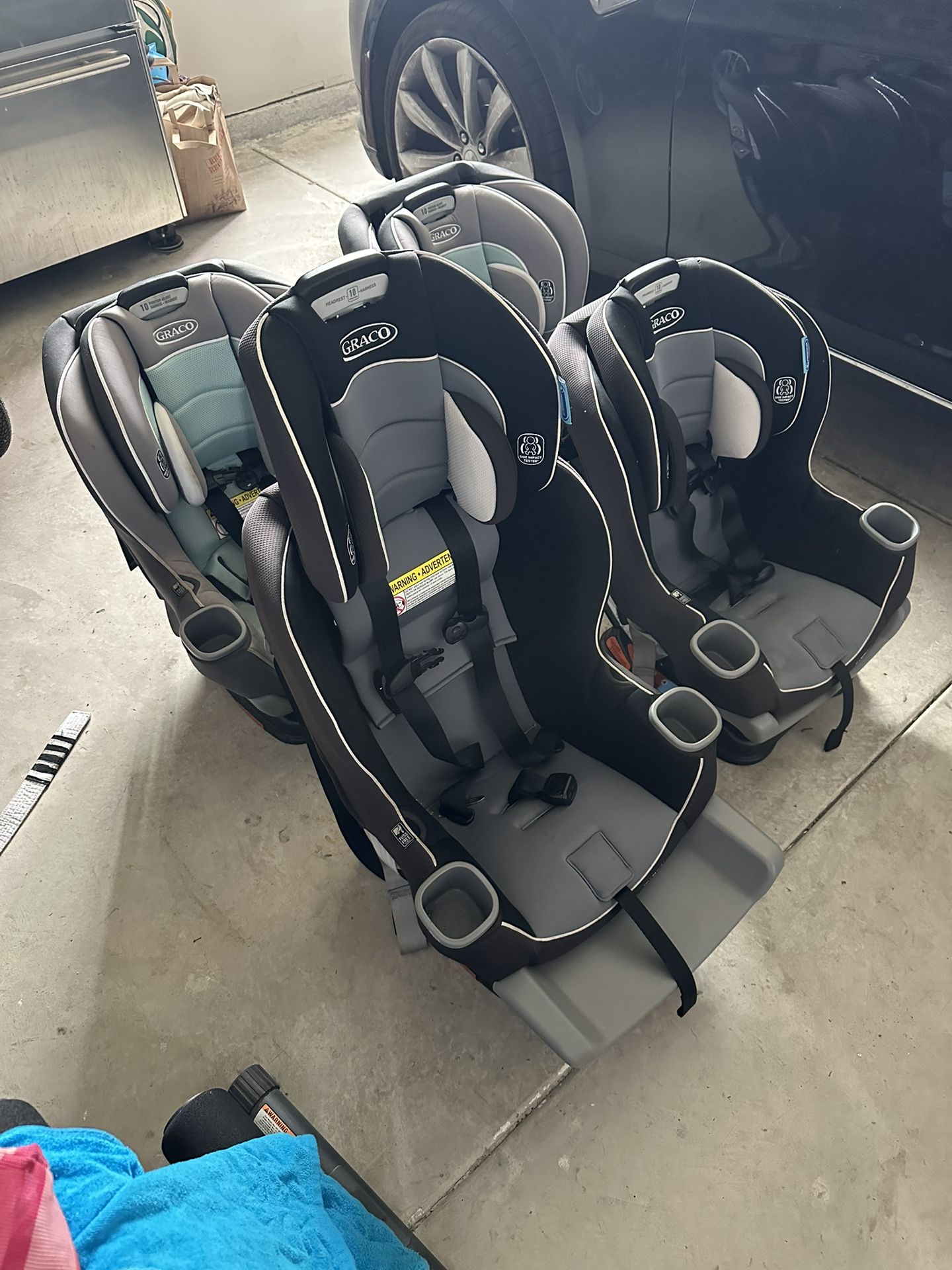 Graco Extend2Fit Car seats