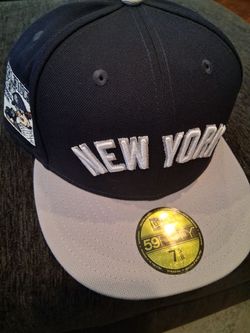 MLB New Era Yankees 59fifty Fitted Hat navy blue with Grey bill and Grey with white logo  & Big league chew bubble gum patch 7 5/8 $30