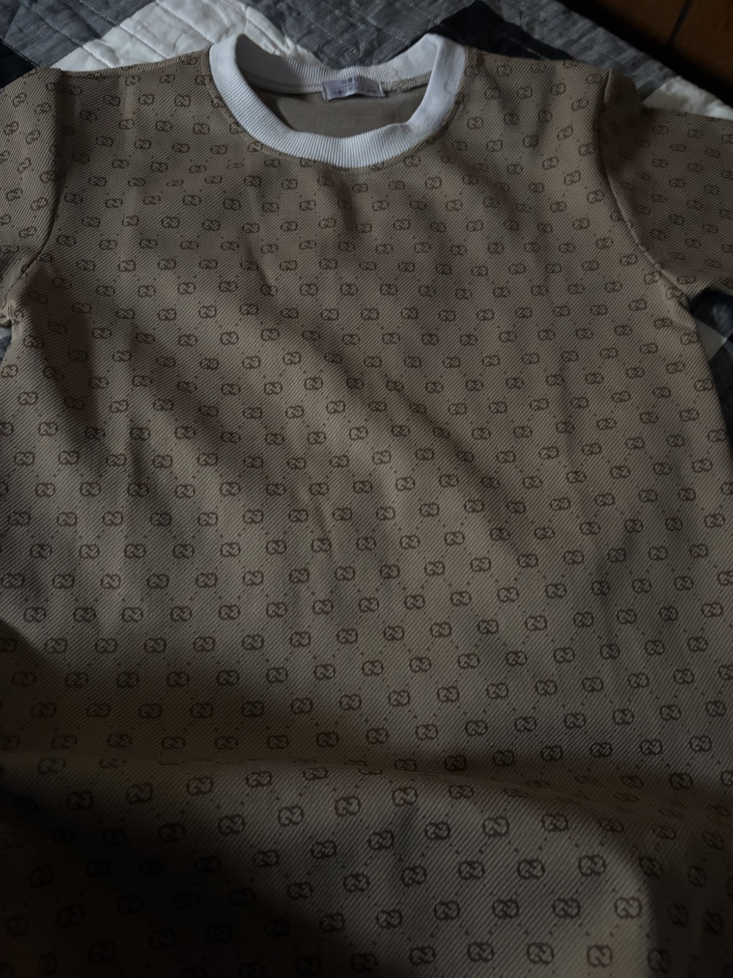 Vintage-Style Beige Tee – Unisex – Small Size 30$