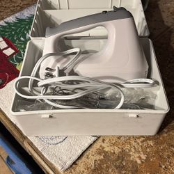 Black & Decker Electric Hand Mixer