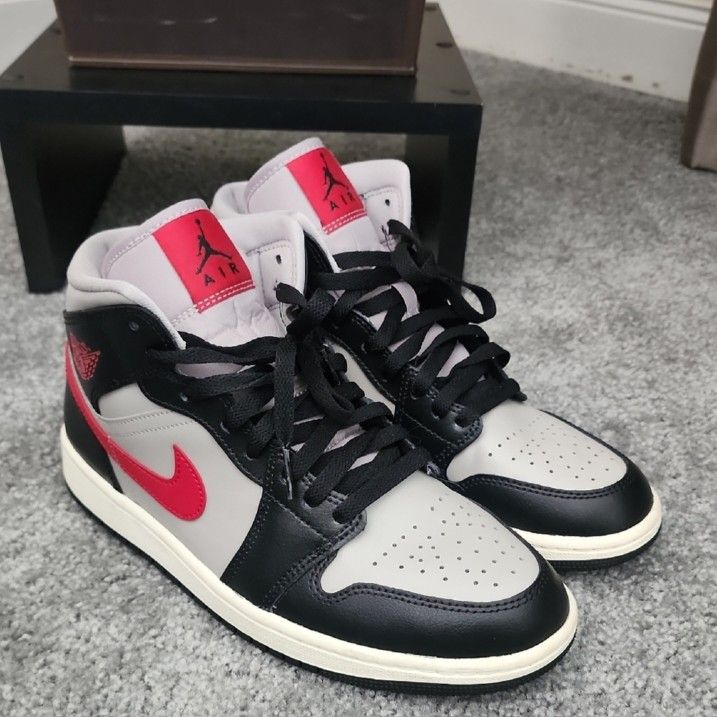 Air Jordan Black and Red-College Grey Men's Basketball Shoes Size 9